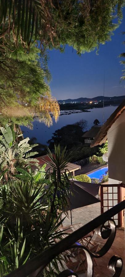 Cozy Kosmos Bed and Breakfast Hartbeespoort Eksteriør billede