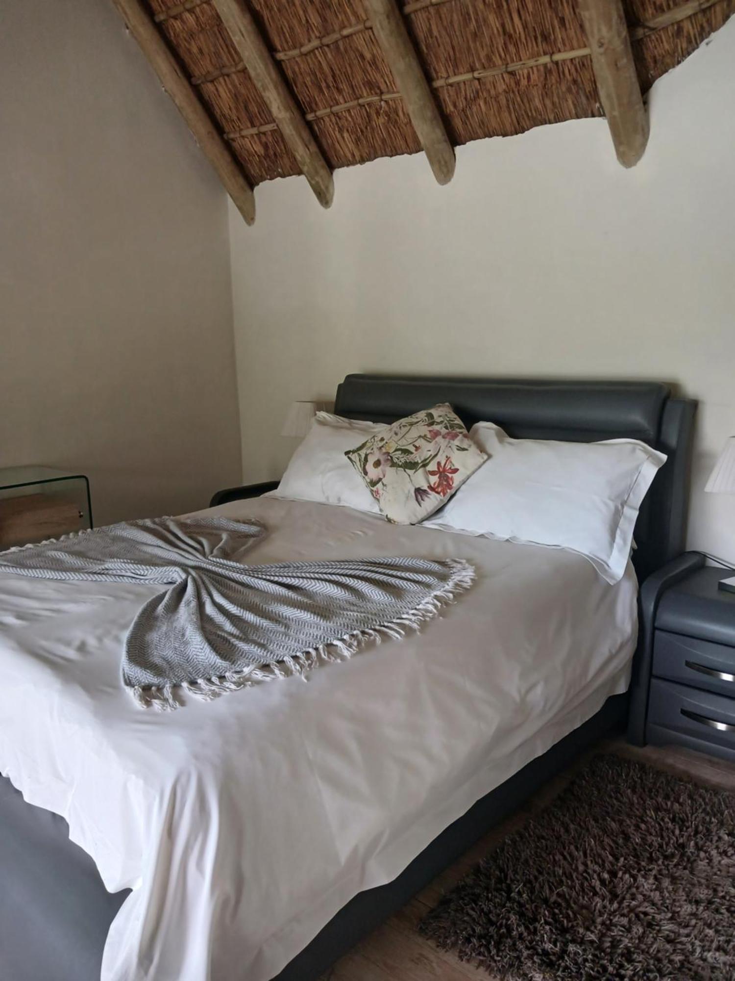 Cozy Kosmos Bed and Breakfast Hartbeespoort Værelse billede